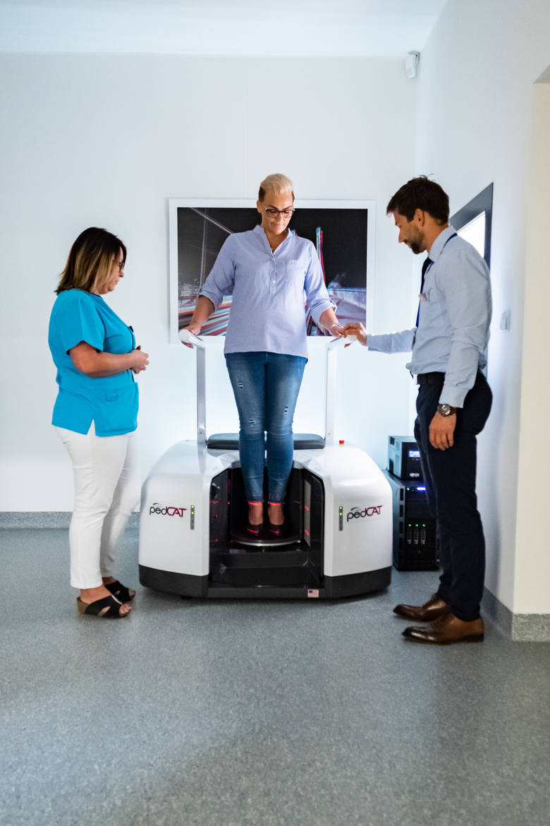 Nowy tomograf w Halluxmed Ortopedia daje możliwość wykonania badania stóp i stawu skokowego na stojąco