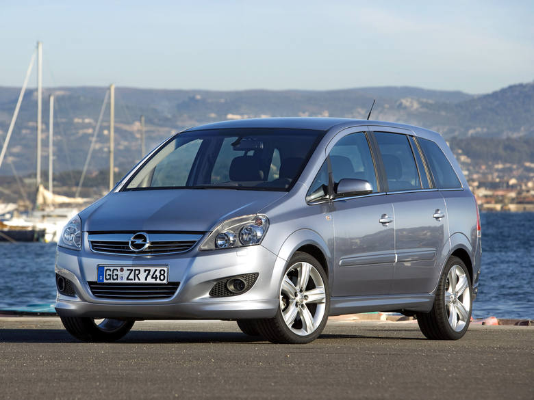 To właśnie w modelu Zafira, Opel jako pierwszy na świecie wprowadził system Flex 7 polegający na tym, że dwa ostatnie siedzenia chowają się w podłogę