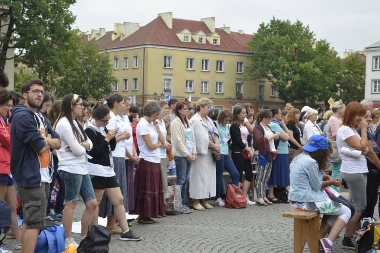 Biskup łowicki odprawił mszę dla młodzieży jadącej na ŚDM w Krakowie (Zdjęcia)