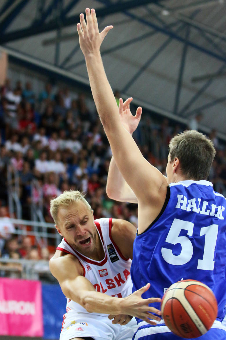 Polacy pokonali Estonię 78:64 i była to ich trzecia kolejna wygrana w eliminacjach do  EuroBasketu. 