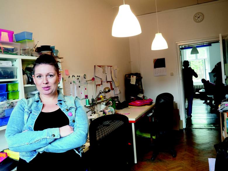 Karolina Olejniczak - jedna z bohaterek albumu - otwarła na Jeżycach firmę projektującą i produkującą torby.