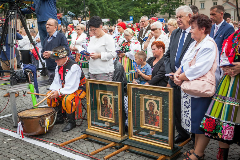 Minister Waszczykowski i uroczystość pożegnania obrazu Matki Bożej w Łowiczu