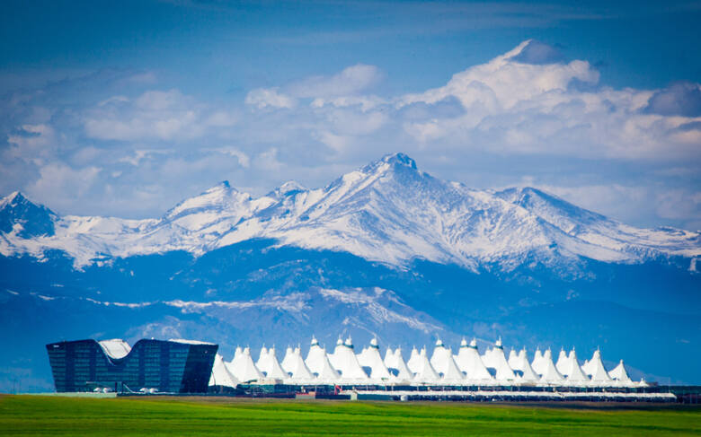 Międzynarodowy Port Lotniczy w Denver to główne centrum operacyjne linii Frontier Airlines. Zdjęcie z zasobów Lotniska Denver.