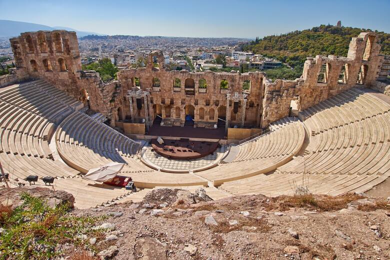 Teatr Dionizosa w Atenach to jeden z najwspanialszych zabytków starożytności, jaki można oglądać w Europie.