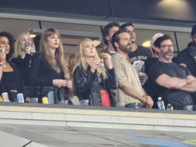 Czy Taylor Swift i grupa jest przyjaciół-celebrytów uczestniczy w wielkim przedstawieniu?