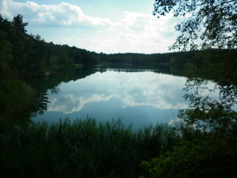 Kolorowe jeziora w okolicy Łęknicy i Trzebiela to z jednej strony turystyczna atrakcja. Z drugiej pamiątka po przeszłości