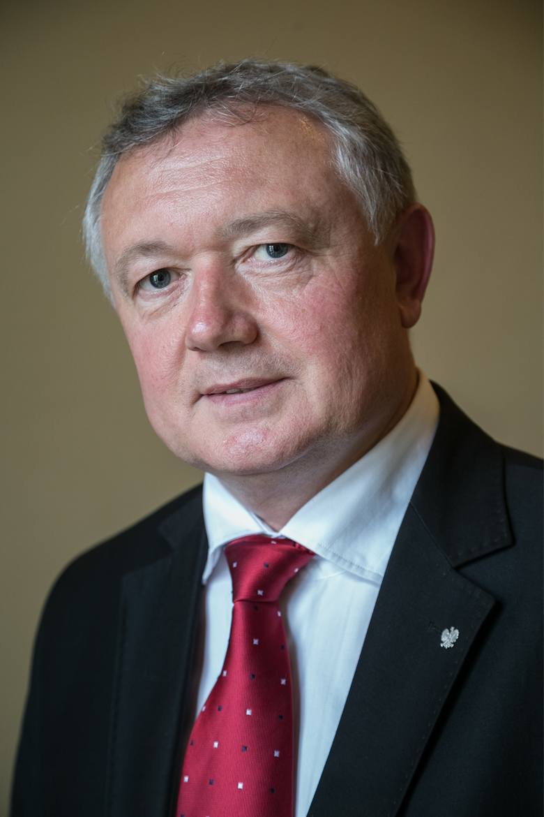 Wiesław Janczyk jest pierwszym zastępcą wicepremiera Mateusza Morawieckiego w Ministerstwie Finansów. Jest również pełnomocnikiem rządu do spraw wspierania