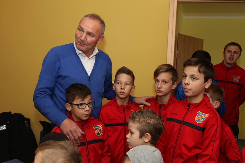 Młodzi chłopcy trenujący w Odrze na pewno marzą o karierze, jaką miał Roman Wójcicki, który był w kadrze Polski na trzech turniejach mistrzostw świata. 