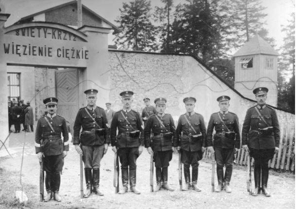 Strażnicy więzienia na Świętym Krzyżu (1925)