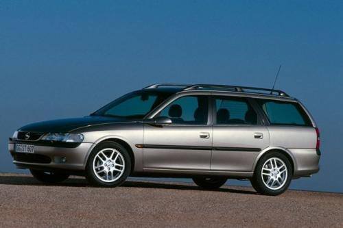 Fot. Opel: Wersja kombi miała mniejszy bagażnik niż w sedanie, ale i tak uznano ją za świetne auto rodzinne.