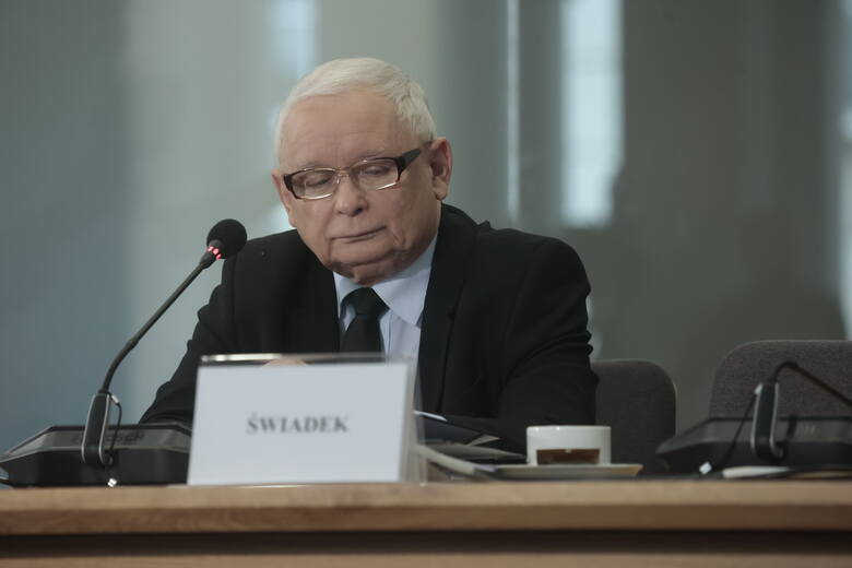 Jarosław Kaczyński odpowiada na pytania posłów z komisji śledczej ds. inwigilacji systemem Pegasus.
