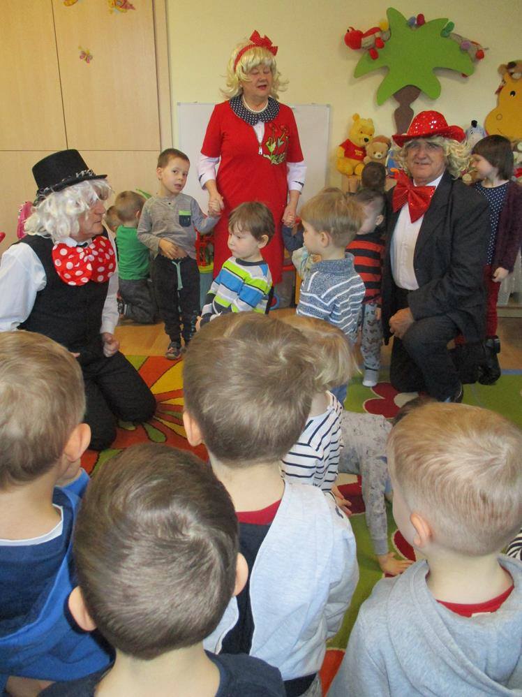 Klub Seniora "Ustronie" odwiedził Przedszkole Małych Odkrywców