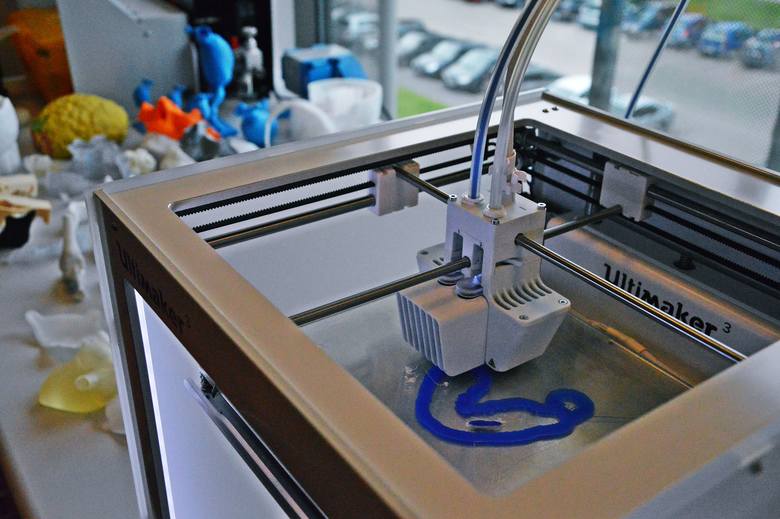 W drukarce 3D najczęściej powstają implanty żuchwy