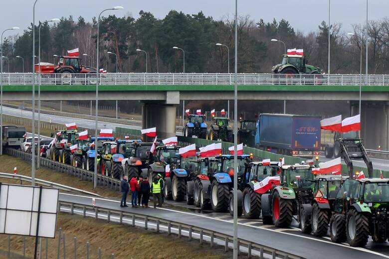 Droga krajowa ekspresowa S5 (Wrocław-Poznań) na wysokości Trzebnicy zablokowana przez kilkaset ciągników
