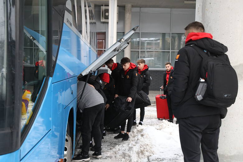 Piłkarze Korony Kielce w świetnych nastrojach wyruszyli na obóz do Turcji. W kadrze Amerykanin Danny Trejo i dwaj inni nowi zawodnicy 