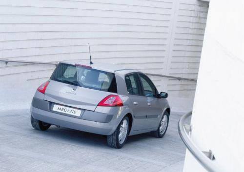 Fot. Renault: Megane jest autem nieco szybszym od C4. Silnik Megane 1,6 l/113 KM ma układ zmiennych faz rozrządu.