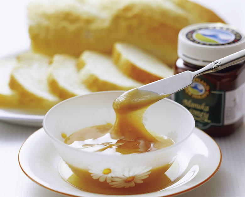 Lorsque vous recherchez du bon miel, la première chose à laquelle vous devez faire attention est l'étiquette sur le pot.  Si le pays de production est marqué comme "hors UE" ou "UE