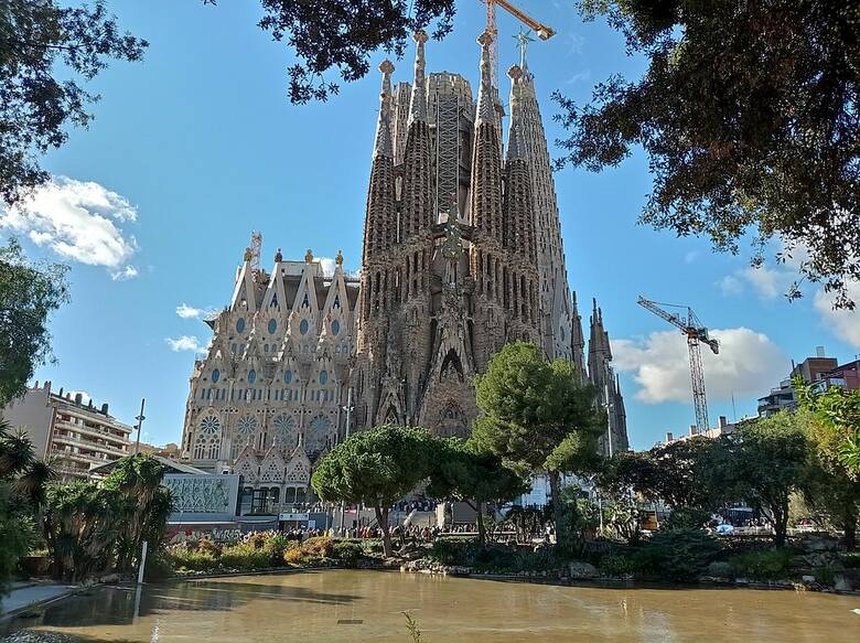 CC BY-SA 4.0Jeden z najbardziej imponujących kościołów na świecie – Sagrada Familia.