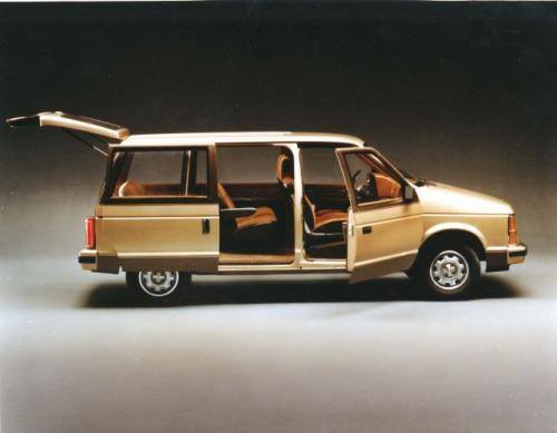 Fot. Chrysler: Produkcja minivana rozpoczęła się w 1983 r. w zakładzie Windsor Assembly Plant należącym do ówczesnego Chrysler Corporation. Pierwszymi
