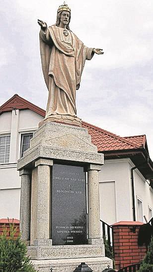 Odbudowany w latach 90. XX w. pomnik Obrońców Wisły