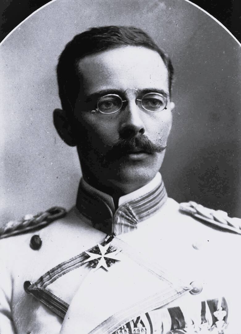 Hrabia Gustaw Adolf von Götzen był Reichskommissarem (gubernatorem) Niemieckiej Afryki Wschodniej w latach 1901-1906.