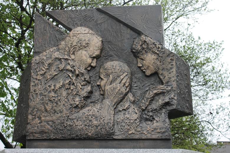 Pomnik Jana Pawła II w Oleśnie