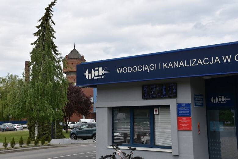 WiK Opole w przetargu na dostawcę prądu wybrał firmę, która zaledwie po dziewięciu dniach wypowiedziała umowę. W takiej sytuacji firma powinna opolskiej