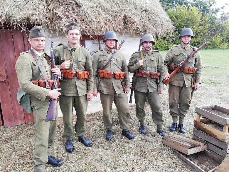 Członkowie SH im. 10 PP z Łowicza rekonstruowali polskie wojsko walczące w 1939 roku [ZDJĘCIA]