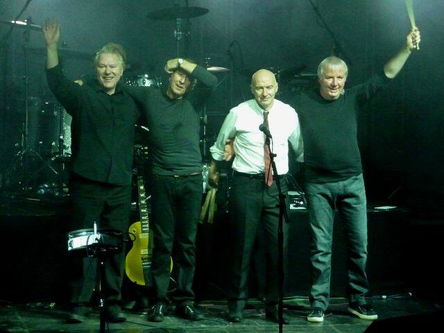 Chris Cross (drugi z lewej) wraz z zespołem Ultravox. Muzyk zmarł w wieku 71 lat
