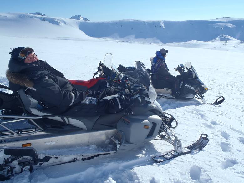 Słońce nie zachodzi na Spitzbergenie przez cztery miesiące w roku. Codzienność badaczy z UMK to projekty naukowe, ale i codzienne zmaganie o przetrwanie
