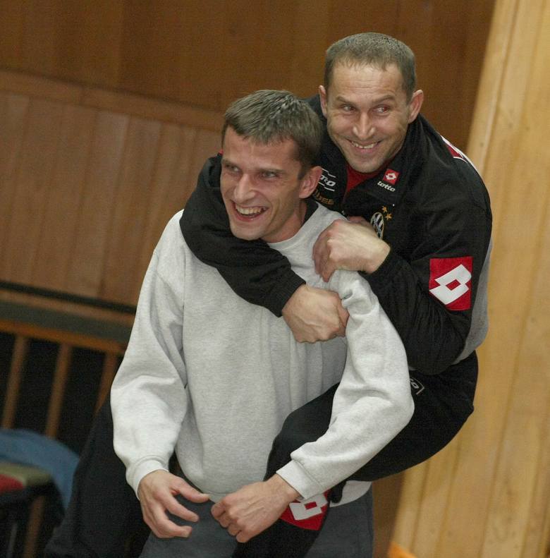 W 2010 roku do Stali Gorzów dołączył Tomasz Gapiński (na biało), który pierwszy raz trenował pod okiem trenera Piotra Palucha. Teraz "Gapa" ma przejść do ROW-u Rybnik.