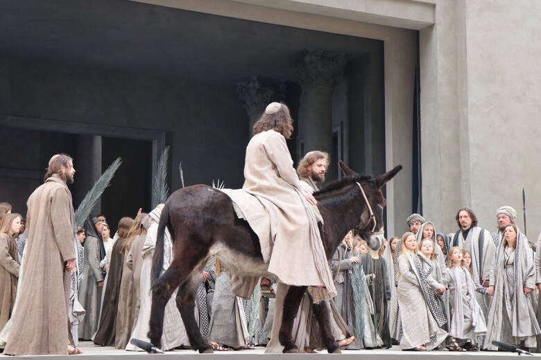W Oberammergau Jezusowi się nie odmawia! Bawarskie misterium śmierci i pasja życia!