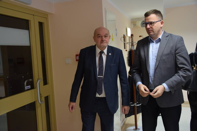 Na początku stycznia dyrektor Marek Nowak i wiceprezydent Marek Sikora przekonywali, że lecznica wychodzi na finansową prostą