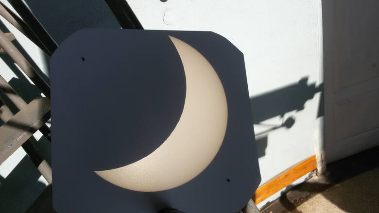 Obserwacja częściowego zaćmienia Słońca w planetarium w Chorzowie