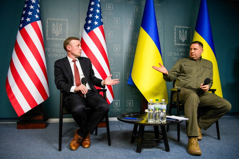 Doradca do spraw bezpieczeństwa narodowego USA Jake Sullivan złożył w środę niezapowiadaną wizytę w Kijowie