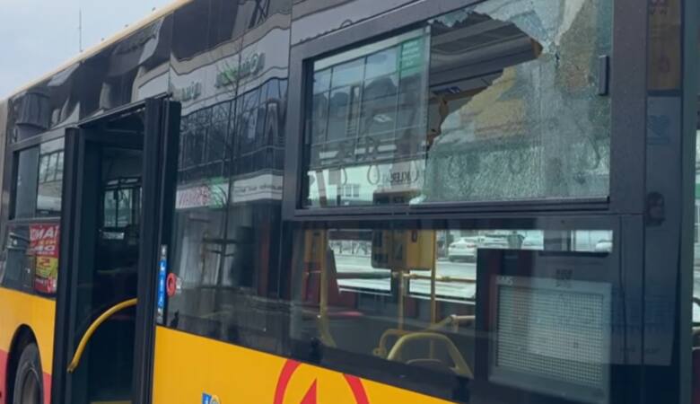Nastolatkowie ostrzelali pięć autobusów w centrum stolicy. Zostali schwytani przez policję
