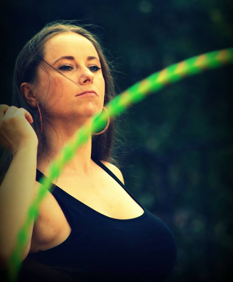 Ćwiczenia z hula hop: efekty cię zaskoczą! Poprawisz sylwetkę i spalisz zbędny tłuszczyk
