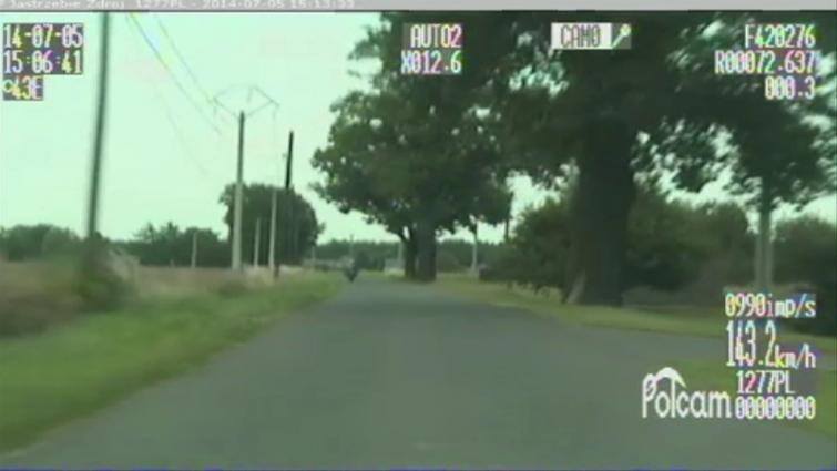 Motocyklista ucieka przed policją z prędkością dobrze ponad 100 km/h