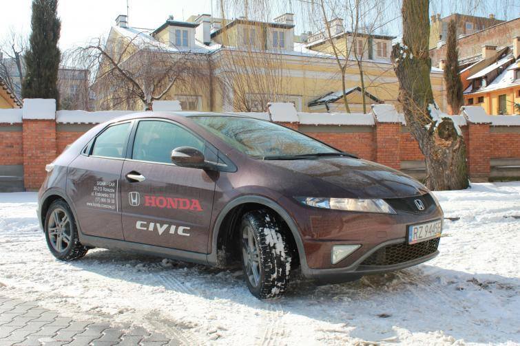 Testujemy: Honda Civic VIII - nadciąga UFO