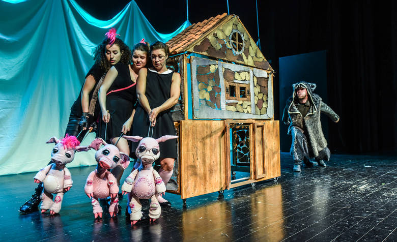 „Trzy świnki” są jednym ze spektakli Bydgoskiego Teatru Lalek „Buratino”