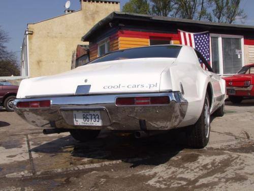 Na zdjęciach samochód z 1968 r., który w stosunku do modelu z 1966 r. ma zmieniony przód i tył.