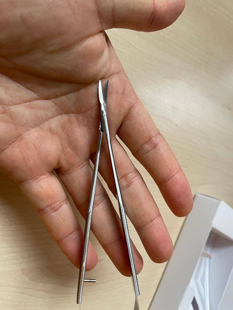 Nożyce, które trafiły do specjalistów z Wrocławia zaprojektował znany neurochirurg z Sapporo w Japonii.