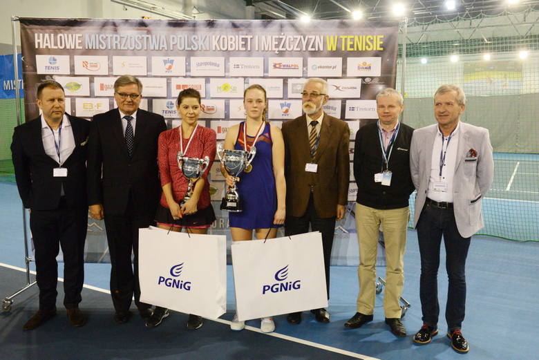 W niedzielę 28 lutego w halowych mistrzostwach Polski mężczyzn i kobiet w tenisie,  w nowej hali tenisowej MOSiR-u w Zielonej Górze, w finale spotkały się Marta Leśniak i Anastasiya Shoshyna, która wygrała turniej.  