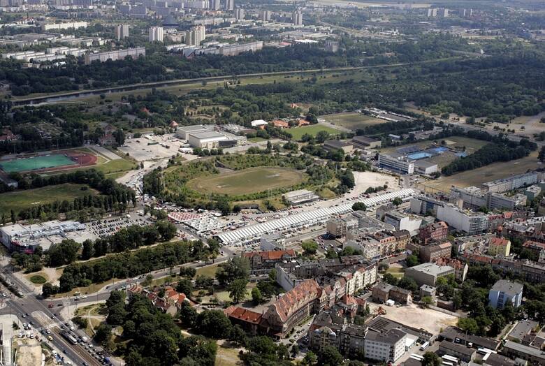 Zapraszamy w podniebną podróż po stolicy Wielkopolski. Tak wyglądało miasto z góry ponad 15 lat temu.Przejdź do kolejnego zdjęcia --->