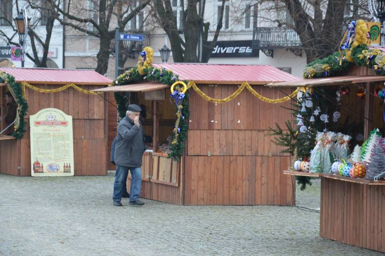 Rusza świąteczny kiermasz na Nowym Rynku w Łowiczu [Zdjęcia]