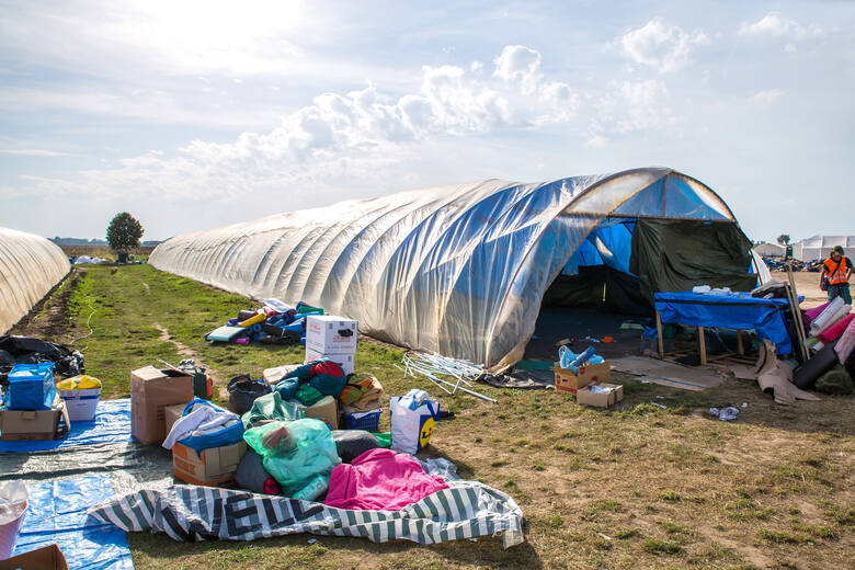 Tak było w 2015 r. Namioty w pustym obozie dla uchodźców w pobliżu granicy Serbii i Węgier