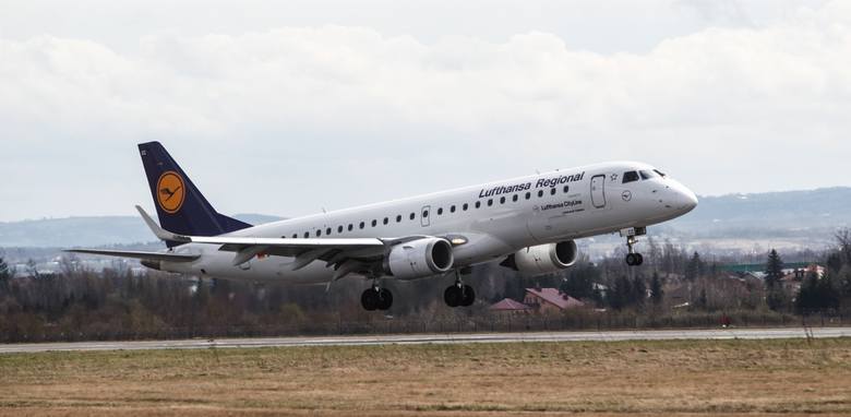 Z Jasionki na razie polecimy tylko do Warszawy. Ryanair zawiesił połączenia na Wyspy do 28 marca
