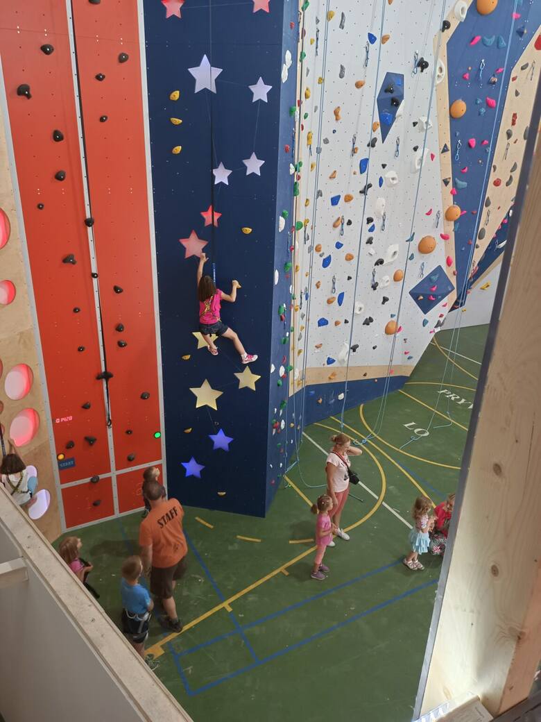 Hold School Climbing to pierwsza sala wspinaczkowa na ziemi kłodzkiej.