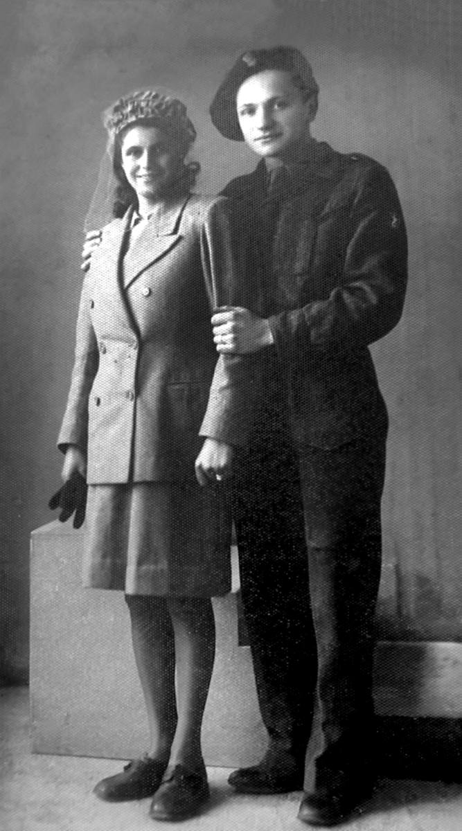 Wojenny ślub Szkotki Elisabeth Johnstone Taylor z żołnierzem Polskich Sił Zbrojnych Kazimierzem Rychwalskim w Liverpoolu w 1942 r.
