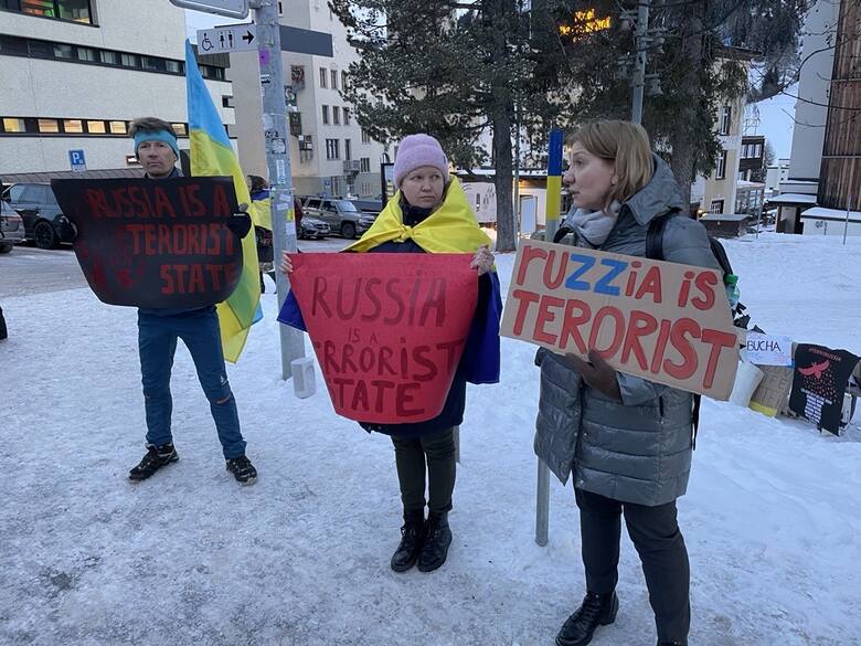 Ukraińcy protestują w Davos przeciwko rosyjskiej agresji na ich kraj